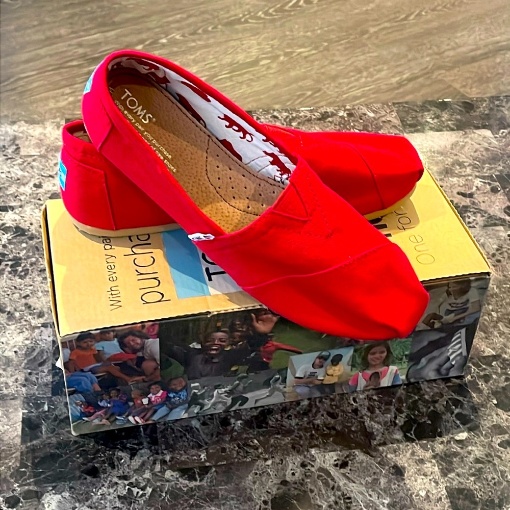TOMS CLASSIC Red Canvas Shoes